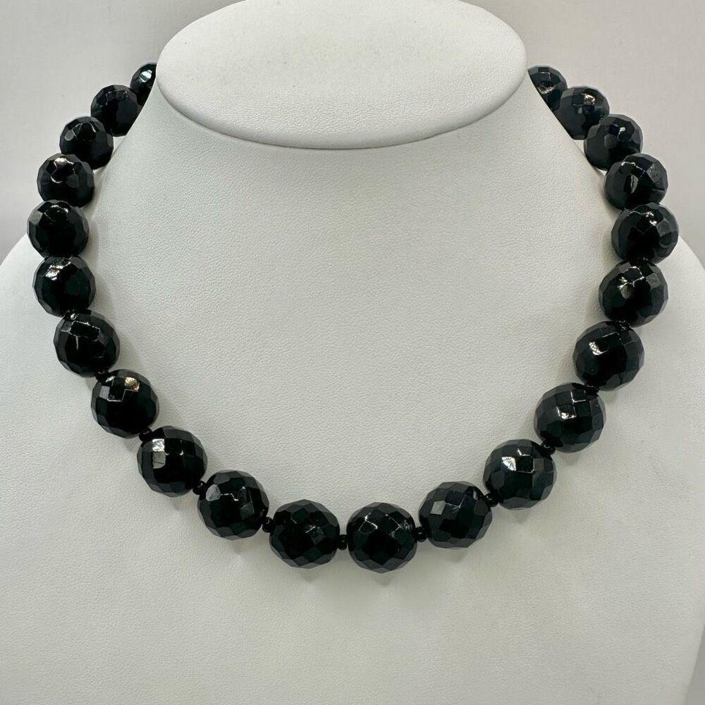 Black beaded faceted necklace